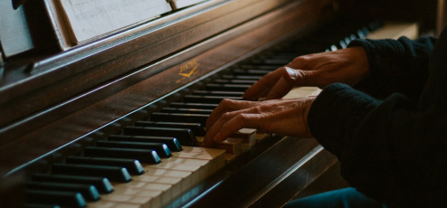 両手奏の優しい作品に取り組めるようになります。